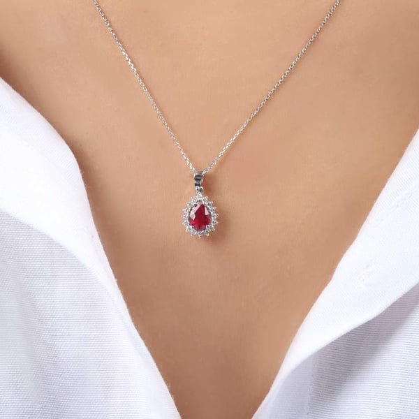 Висулка с рубин и диаманти 0.84 карата